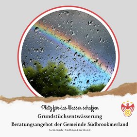 Regentropfen auf einer durchsichtigen Oberfläche. Im Hintergrund ist ein Regenbogen